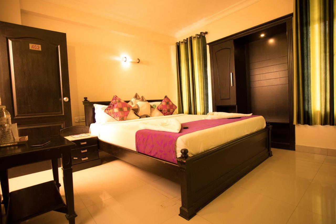 Hotel Emerald Inn Munnar Exteriör bild