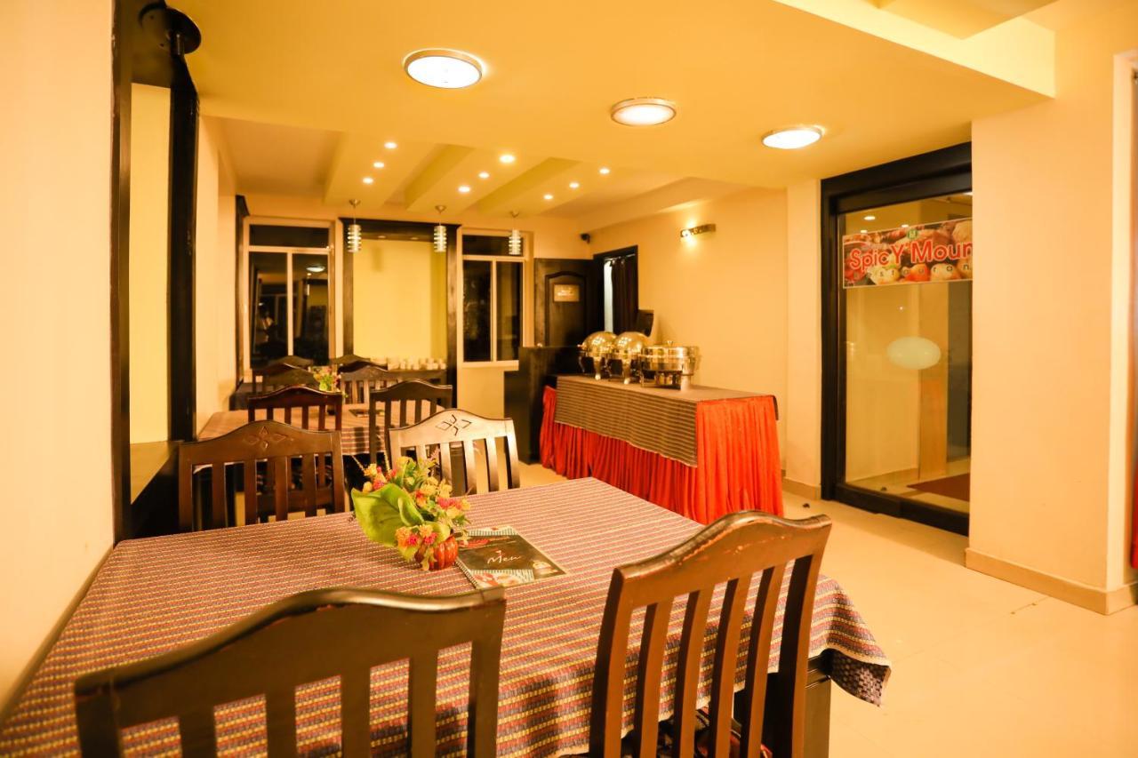 Hotel Emerald Inn Munnar Exteriör bild