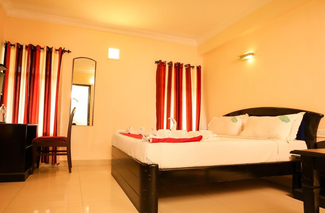 Hotel Emerald Inn Munnar Exteriör bild
