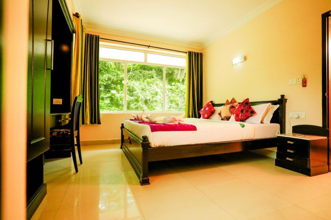 Hotel Emerald Inn Munnar Exteriör bild