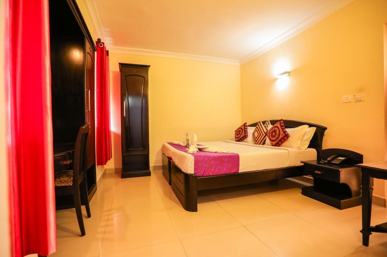 Hotel Emerald Inn Munnar Exteriör bild
