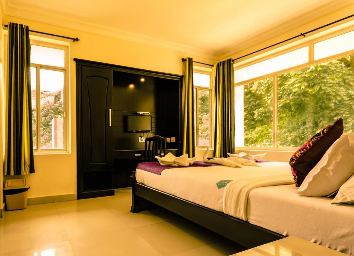 Hotel Emerald Inn Munnar Exteriör bild